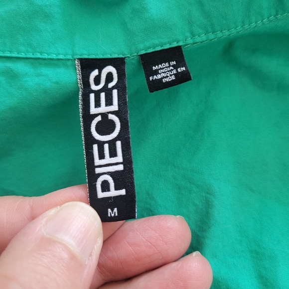 Pieces Green button down shirt with open back in size Medium - Picture 5 of 6